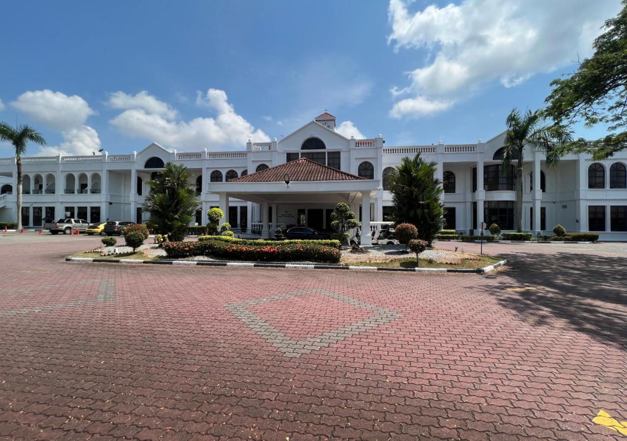 Tanjung Puteri Golf And Resort Malaysia Pasir Gudang Exterior foto