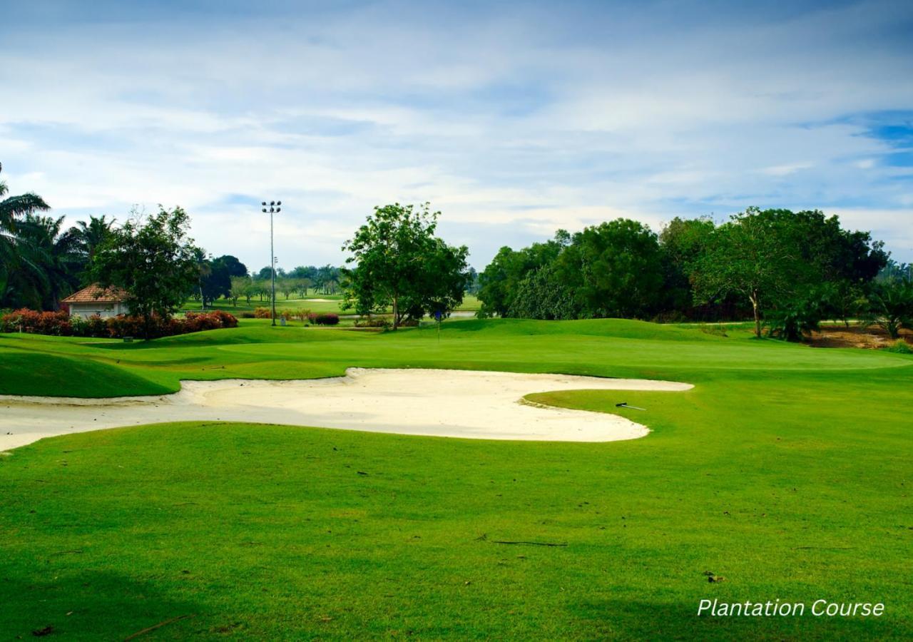 Tanjung Puteri Golf And Resort Malaysia Pasir Gudang Exterior foto